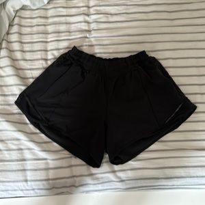 Black Lululemon hottie hots, 4.0inch